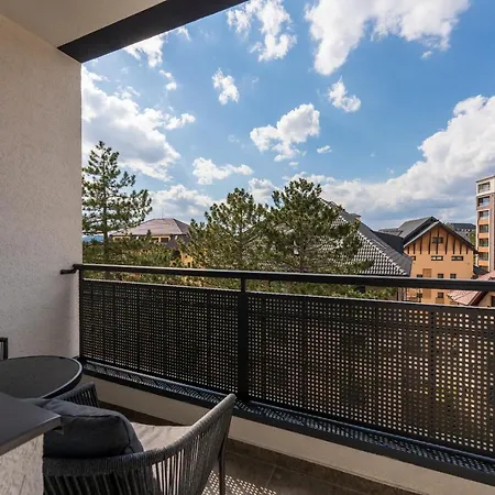 Montana Luna Apartment